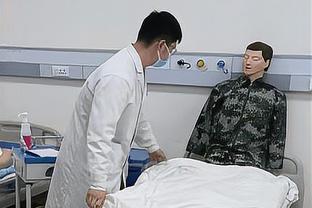 ?广州豪门球迷会比赛球员碰撞后头颈着地，入院检查治疗无碍后出院